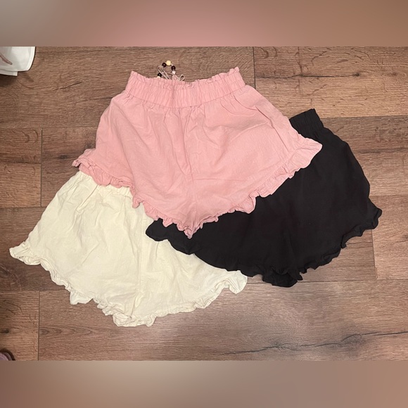 Ruffled Shorts Set in Pink, Black, and Cream - Picture 2 of 3
